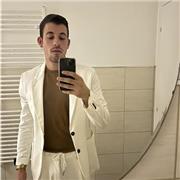 Neo laureato in economia con passione per finanza e diritto